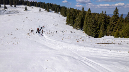 Snow hike with lots of people on a mountain, Romania, Lacul Vulturilor, Mălâia