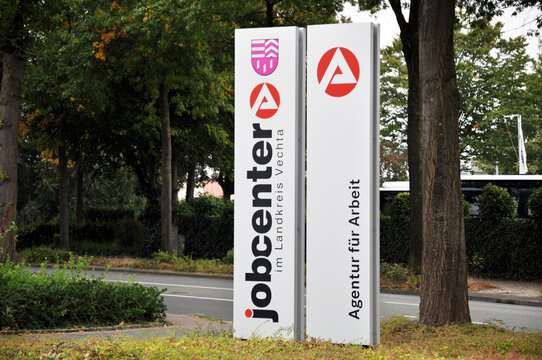 Agentur f&uuml;r Arbeit im Landkreis Vechta und Jobcenter Aufsteller #Logo und Beschriftung f&uuml;r Information und Dienstleistung rund um Arbeit.