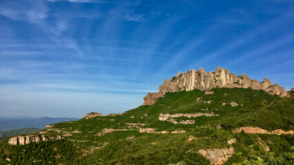 Obraz premium A stunning view of Montserrat mountain under a vibrant blue sky, perfect for travel inspiration and nature exploration in Catalonia