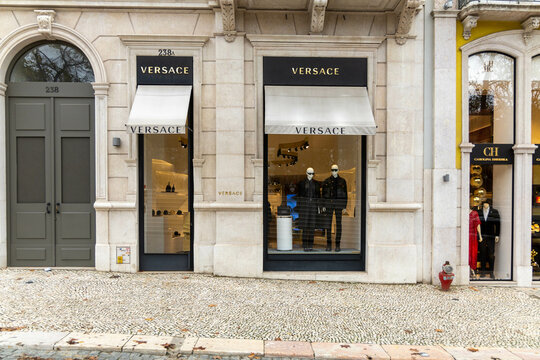 Versace ロゴ看板 Versace sign hi-res stock photography and images - Alamy