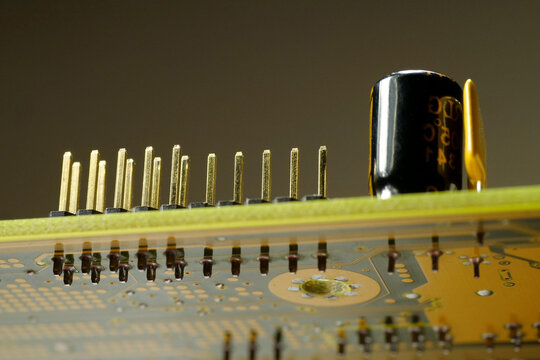 Computer microcircuit with electronic components