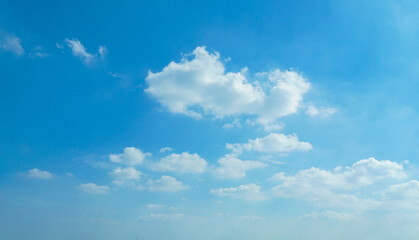 Obraz premium Blue Sky White Clouds Background