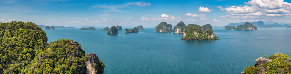 Naklejka premium Tropical islands high angle view with ocean blue sea water at Koh Hong Island 360 viewpoint, Krabi Thailand nature landscape panorama