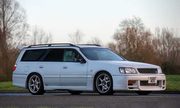 1998 Nissan Stagea estate  car