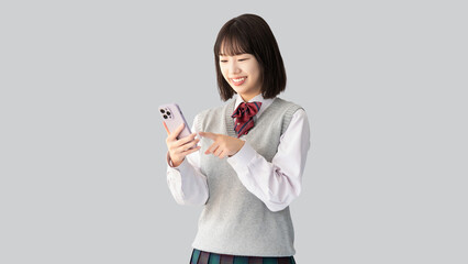 スマホを使う受験生・制服姿の女子高校生