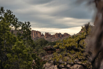 Fototapeta premium Paisaje de montañas rocosas en Parque Nacional Sierra de Órganos, México. 