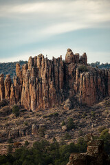 Fototapeta premium Paisaje de montañas y formaciones rocosas en Parque Nacional Sierra de Órganos, México.