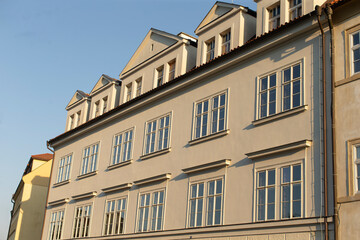Capture of a breathtaking historical building facade featuring numerous windows bathed in perfect daylight sunshine