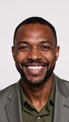 Obraz premium Close-up portrait of a smiling African American man facing the camera against a pure white background