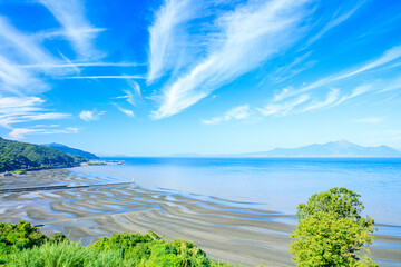 秋の干潮時の御輿来海岸　熊本県宇土市　Okoshiki Beach at low tide in autumn....