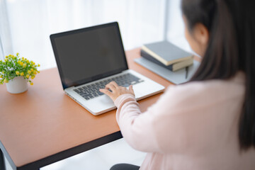 Pregnant asian woman using laptop at home pregnant businesswoman typing on laptop working on remote project in home office pregnancy