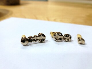 차이 보험 가격 알아보고 임플란트 한 후 금 이빨 팔기