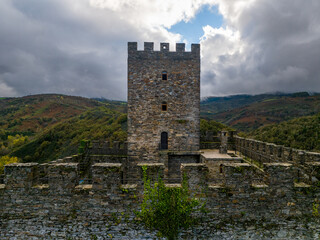 Castillo de Doiras fortificacion medieval de Cervantes en Galicia