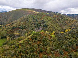 Castillo de Doiras fortificacion medieval de Cervantes en Galicia