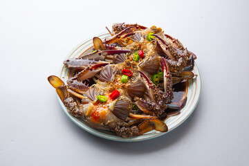 Korean-style soy sauce marinated crab with a bright gray background 밝은 회색 배경의 한국식 간장게장