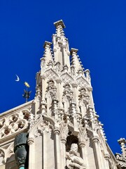 Fototapeta premium gothic church spire with intricate carvings in budapest