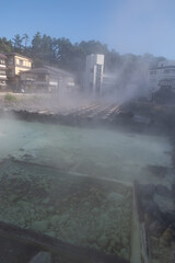 温泉が湧いて流れる場所　草津温泉