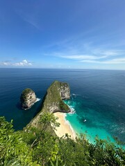 kelingking beach bali © June