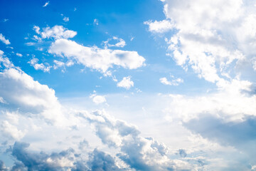 Fototapeta premium Beautiful soft white clouds on the blue sky perfect for the background,rainy season