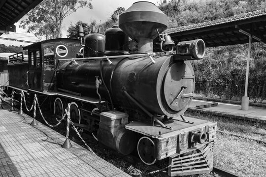 City of S&atilde;o Roque. Steam train engine from 1948. H.K. Porter Company. Pittsburgh U.S.A. Number 8146. EFS S&atilde;o Roque train station. Black and white image.