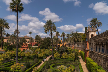 Jardines del Real Alcázar de Sevilla, los cuales ocupan 100000 metros cuadrados de superficie.