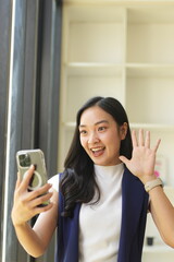 Asian woman succeeds at office