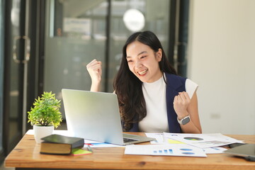 Asian woman succeeds at office
