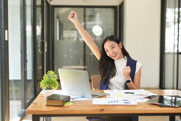 Asian woman succeeds at office