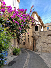 Un coin de rue dans la vieille ville de Pézenas, rue