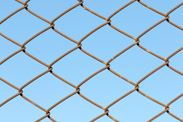 Fototapeta premium Diamond weave pattern of rusted chain link fen