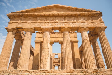 Obraz premium ruins of the temple in the valley of temples in Agrigento in sicily