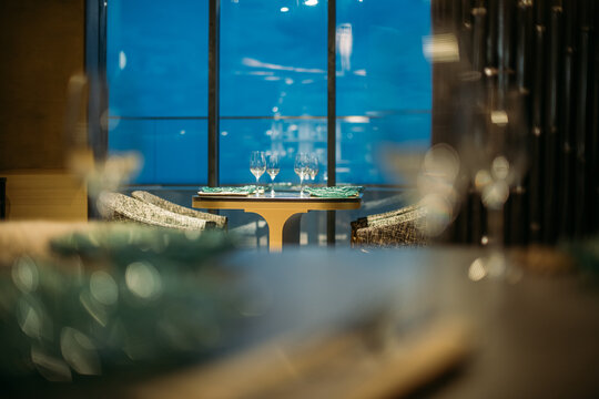 An empty room is a luxurious restaurant. No one, no people. A ceremoniously laid table of an expensive restaurant, glasses, beautiful plates on the table