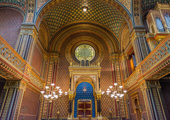 Obraz premium Spanish Synagogue Interior facing the Ark (1800s) in Jewish Quarter. in Prague, Czech Republic.
