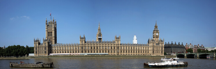 Fototapeta premium Panorama of the House of Parliament - Big Ben - The Thames River - London - England - UK