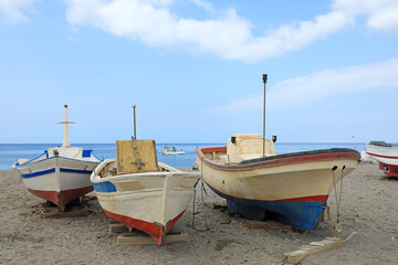 Fototapeta premium playa de cabo de gata almería barcos en la arena 4M0A2786-as24