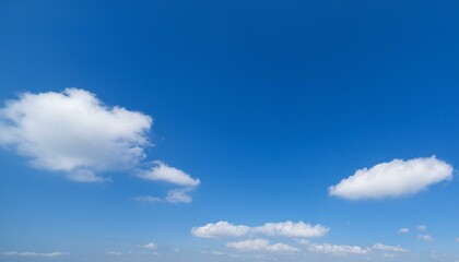 Obraz premium 맑고 푸른 하늘에 떠있는 구름들