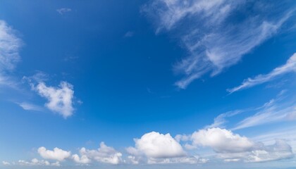 Obraz premium 맑고 푸른 하늘에 떠있는 구름들