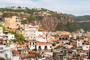 Obraz premium Aerial view over Pueblo Magico of Taxco, which rose to prominence in the 18th century, is one of Mexico's most scenic towns with Santa Prisca church. Taxco, Guerrero, Mexico