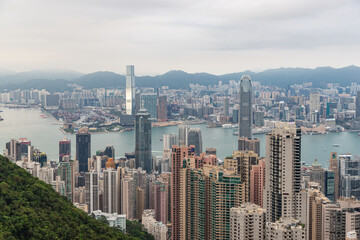 Obraz premium View of Hong Kong from trail road to Victoria Peak in Hong Kong.