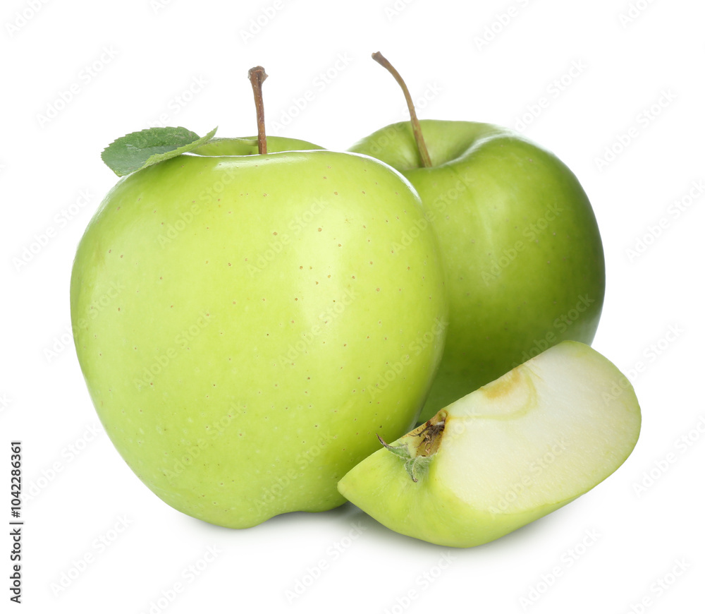 Poster Whole and cut fresh green apples isolated on white