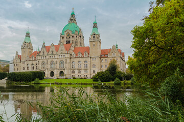Obraz premium Hannover Rathaus am Maschteich