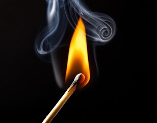 Ein brennendes Streichholz mit aufsteigendem Rauch vor dunklem Hintergrund