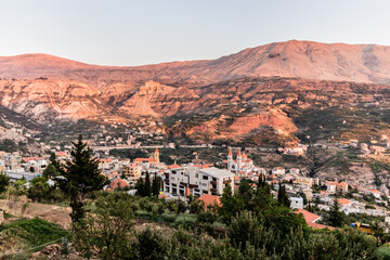 Obraz premium Evening sunset view of Bcharre (Bsharri) town in Qadisha valley, Lebanon