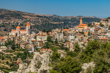 Obraz premium Bcharre (Bsharri) town in Qadisha valley, Lebanon