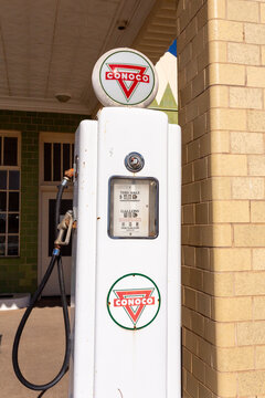 An old gas pump on the route 66