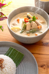 Green thai curry soup with rice