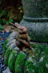 ウサギの石像