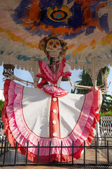 La Catrina está en el quiosco del Pueblo Mágico de Comala.
