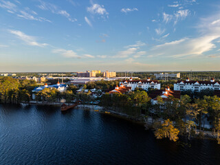Obraz premium Orlando, Byron Lake, lakefront, waterfront, nature, sunset, landscape, peaceful, lakeside, greenery, scenic, outdoors, vacation, retreat, skyline, homes, trees, water, reflection, natural beauty, real