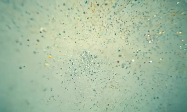 a view of micro-particles exposed to a temperature gradient